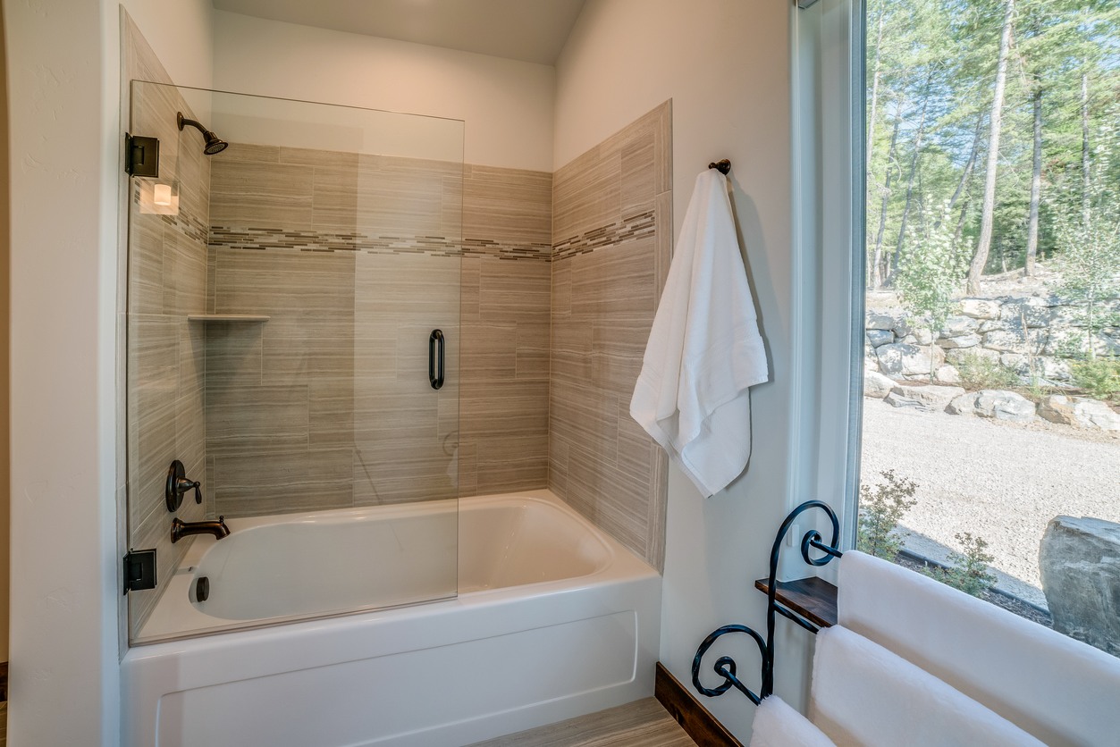 Shower & Tub Installation in Burtrum